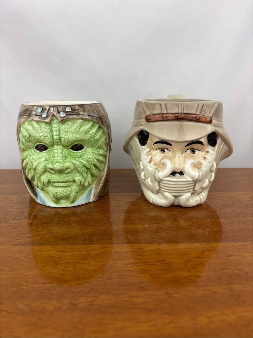 Vintage 1983 Star Wars Sigma Lando Calrissian and Klaatu face mugs